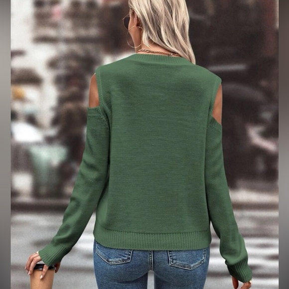 Cozy cold shoulder cable knit sweater top - Picture 6 of 15
